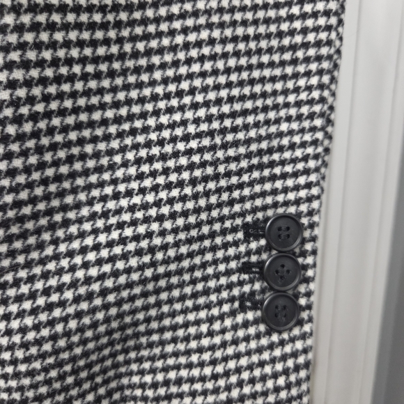 Uniqlo Women's Classic Houndstooth Blazer in Black and White - Picture 9 of 10